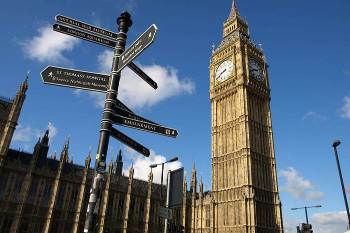 高考后出国留学去英国花钱多吗
